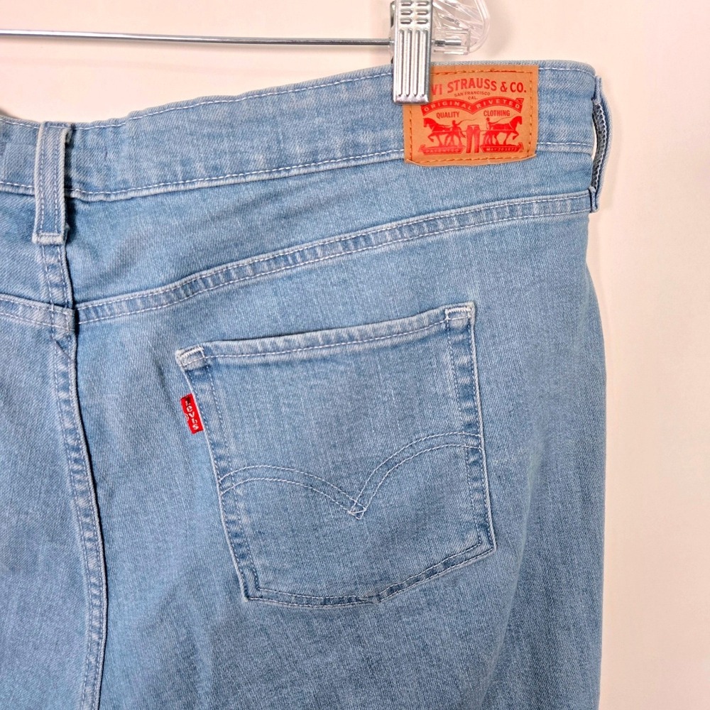 Levis Womens Classic Shorts Denim Size 22W Light Wash Floral Embroidered Raw Hem - Picture 5 of 10